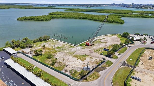 330 Kon Tiki DR D6, Naples, FL 34113