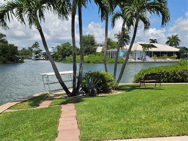 330 Kon Tiki DR D6, Naples, FL 34113