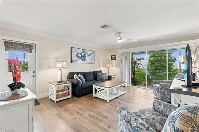 330 Kon Tiki DR D6, Naples, FL 34113