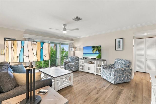 330 Kon Tiki DR D6, Naples, FL 34113
