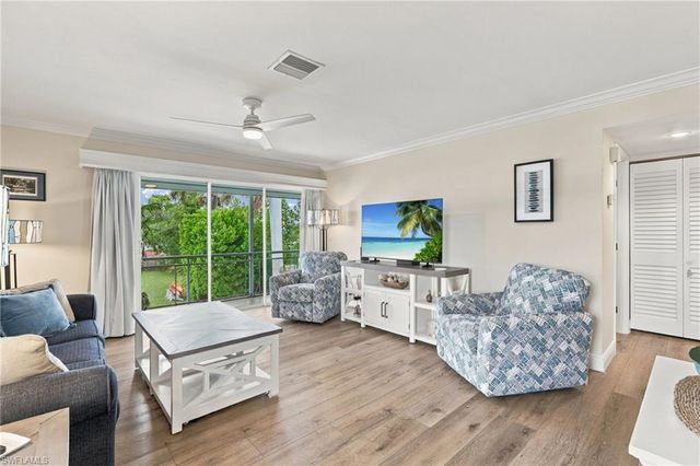 330 Kon Tiki DR D6, Naples, FL 34113