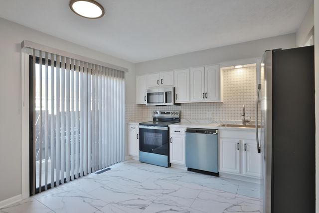 5762 Hallridge Circle, Columbus, OH 43232