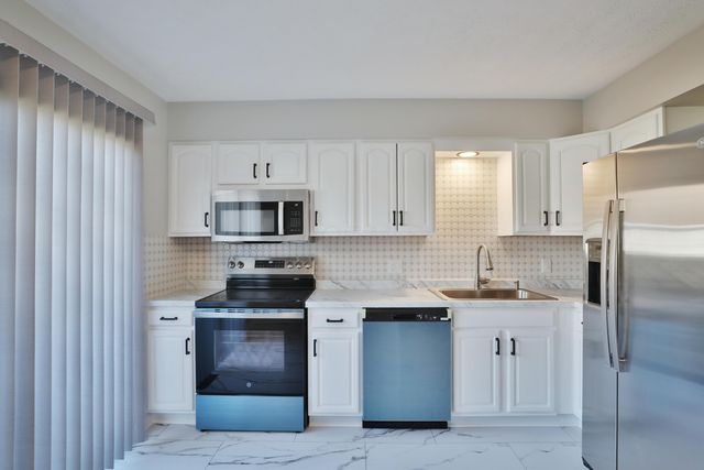 5762 Hallridge Circle, Columbus, OH 43232