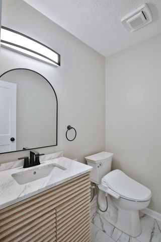 5762 Hallridge Circle, Columbus, OH 43232