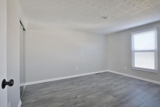 5762 Hallridge Circle, Columbus, OH 43232