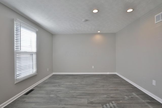 5762 Hallridge Circle, Columbus, OH 43232