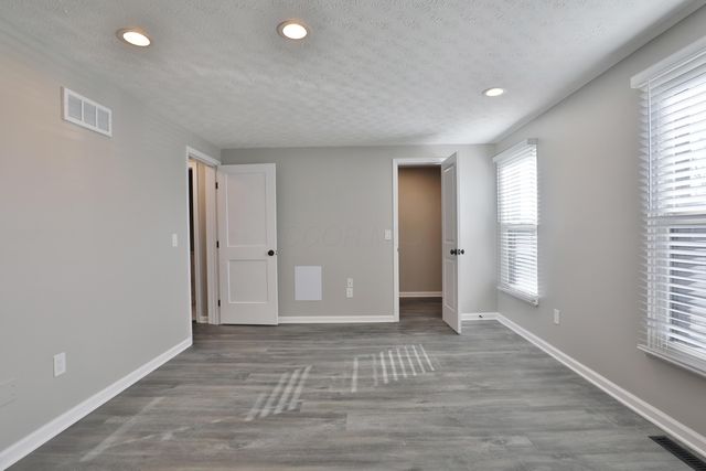 5762 Hallridge Circle, Columbus, OH 43232