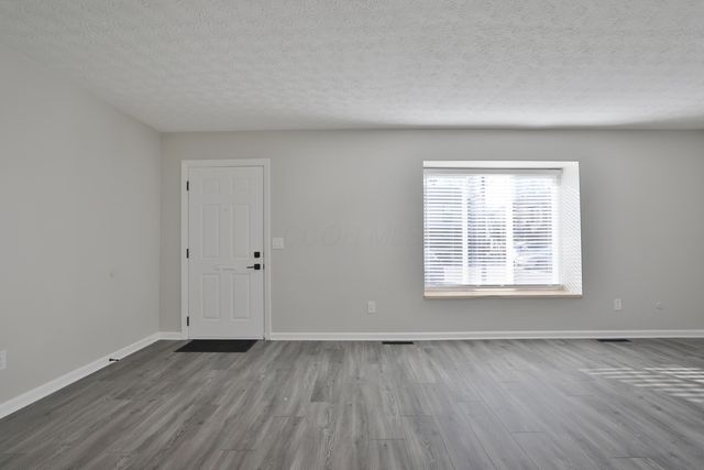 5762 Hallridge Circle, Columbus, OH 43232