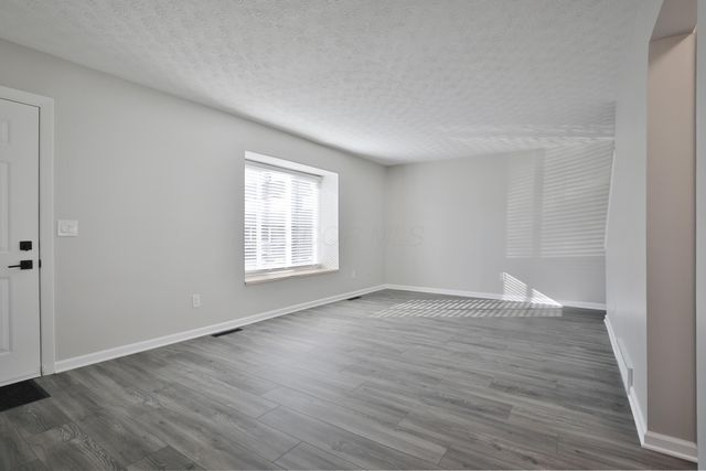 5762 Hallridge Circle, Columbus, OH 43232