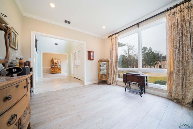 221 Hunters Circle, Longview, TX 75605