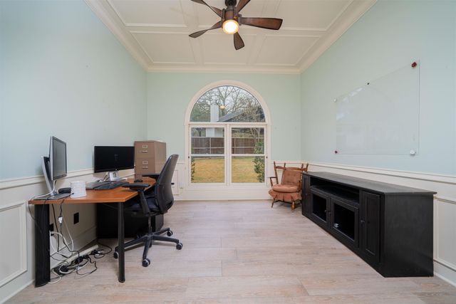 221 Hunters Circle, Longview, TX 75605