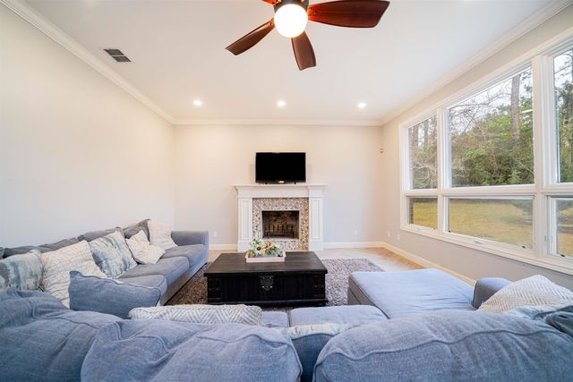 221 Hunters Circle, Longview, TX 75605