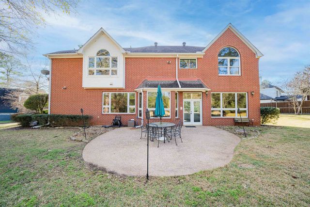 221 Hunters Circle, Longview, TX 75605