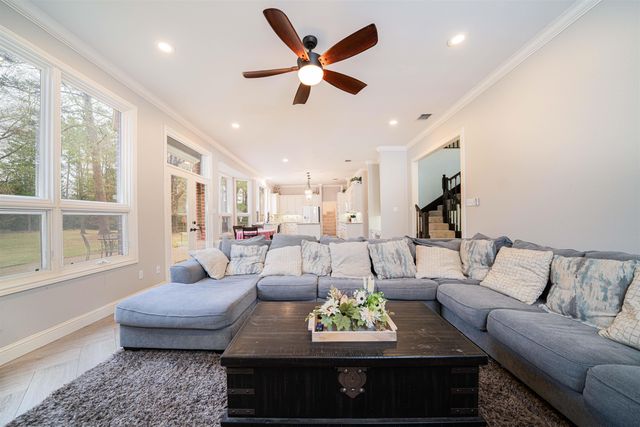 221 Hunters Circle, Longview, TX 75605