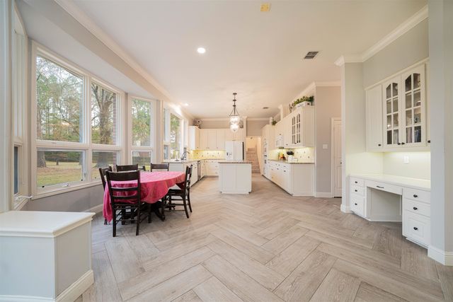 221 Hunters Circle, Longview, TX 75605