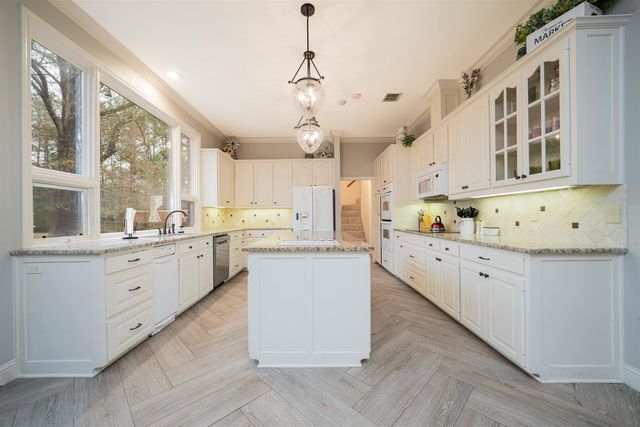 221 Hunters Circle, Longview, TX 75605