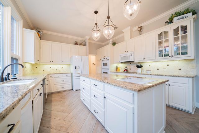 221 Hunters Circle, Longview, TX 75605