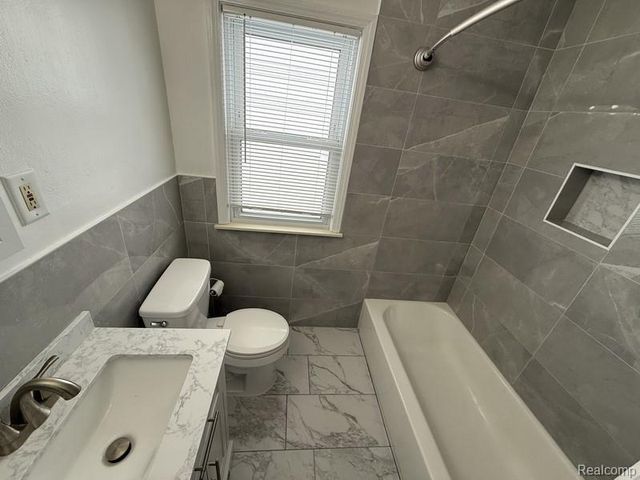 1465 E 14 Mile Road, Birmingham, MI 48009