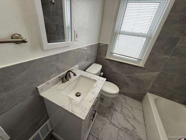 1465 E 14 Mile Road, Birmingham, MI 48009