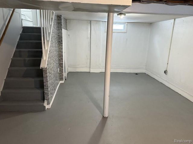 1465 E 14 Mile Road, Birmingham, MI 48009