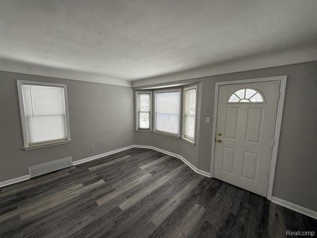 1465 E 14 Mile Road, Birmingham, MI 48009