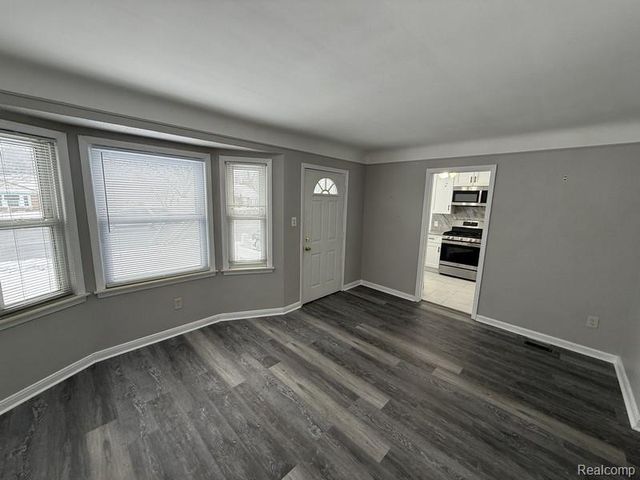 1465 E 14 Mile Road, Birmingham, MI 48009