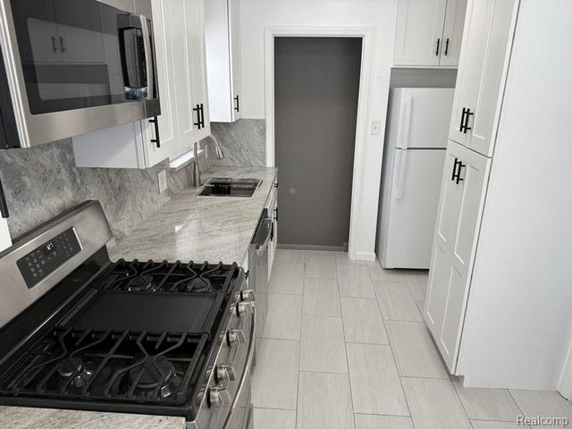 1465 E 14 Mile Road, Birmingham, MI 48009