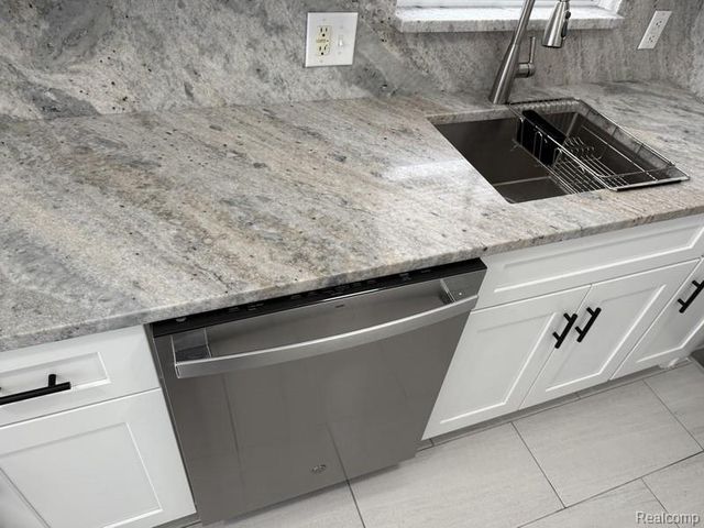 1465 E 14 Mile Road, Birmingham, MI 48009