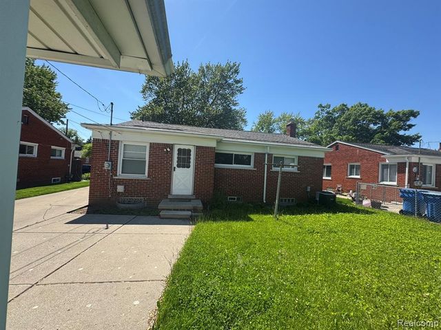 8300 Lochdale Street, Dearborn Heights, MI 48127