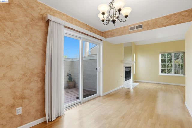 685 Palomino Dr D, Pleasanton, CA 94566