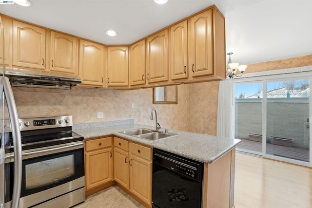 685 Palomino Dr D, Pleasanton, CA 94566