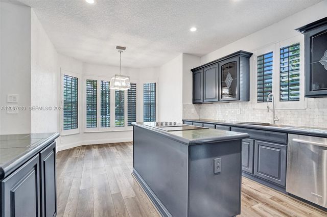11834 Highland Pl, Coral Springs, FL 33071