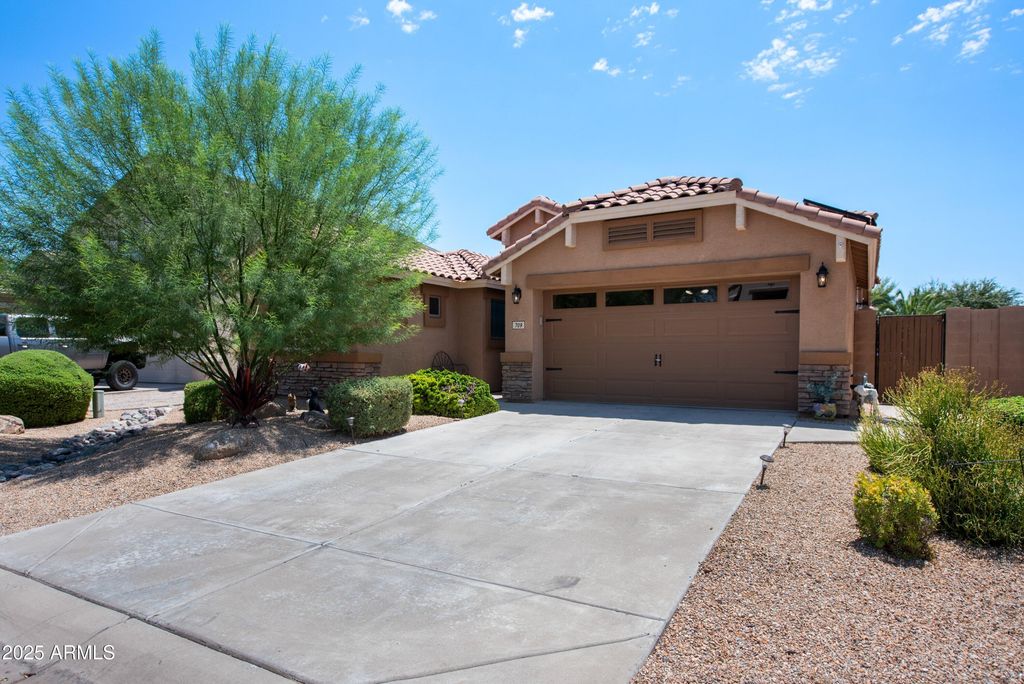 709 E SADDLE WAY Way, San Tan Valley, AZ 85143