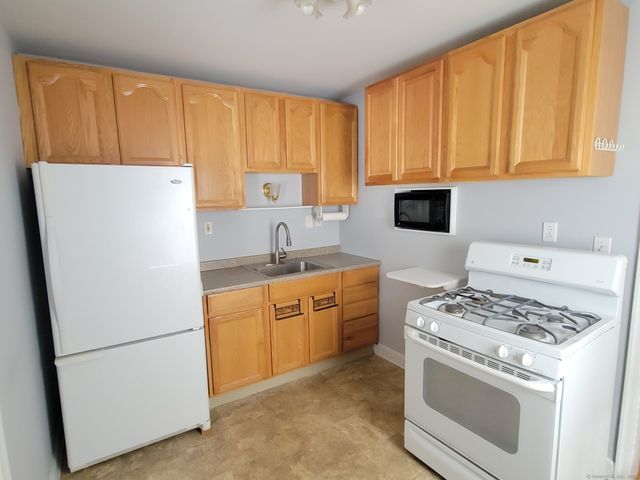 164 Cambridge Drive, East Hartford, CT 06118