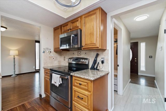 1114 NW 11th St, Meridian, ID 83642