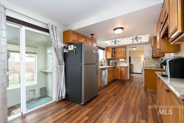 1114 NW 11th St, Meridian, ID 83642