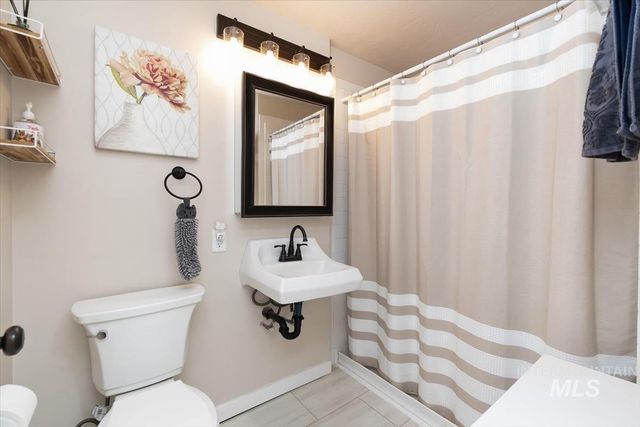 1114 NW 11th St, Meridian, ID 83642