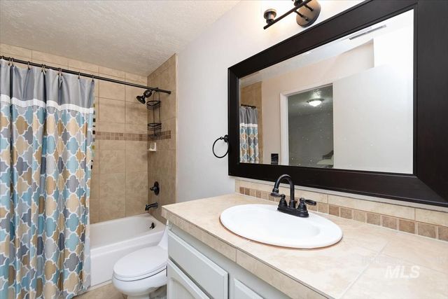 1114 NW 11th St, Meridian, ID 83642