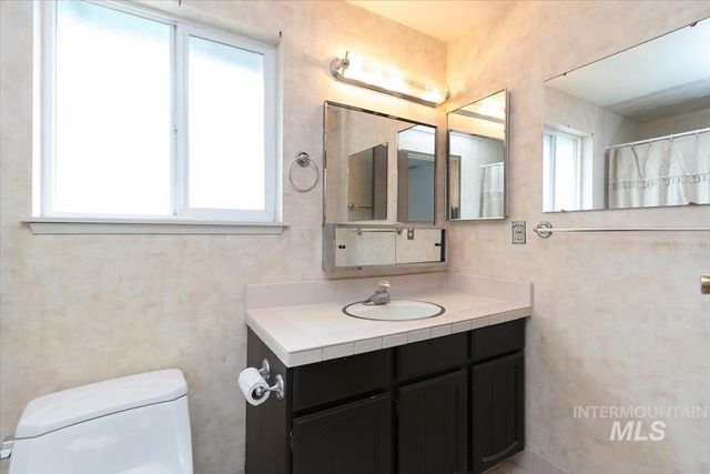 1114 NW 11th St, Meridian, ID 83642