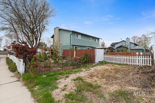 1114 NW 11th St, Meridian, ID 83642