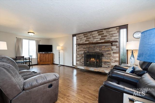 1114 NW 11th St, Meridian, ID 83642