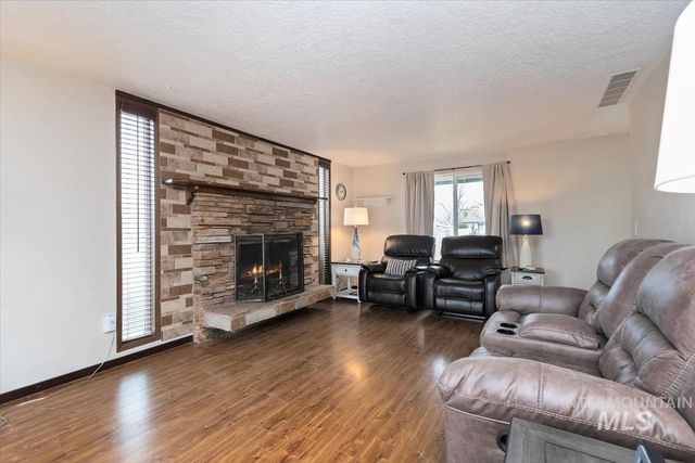 1114 NW 11th St, Meridian, ID 83642