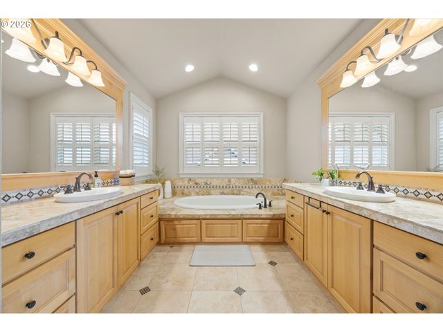 10225 Nw LANGWORTHY Ter, Portland, OR 97229