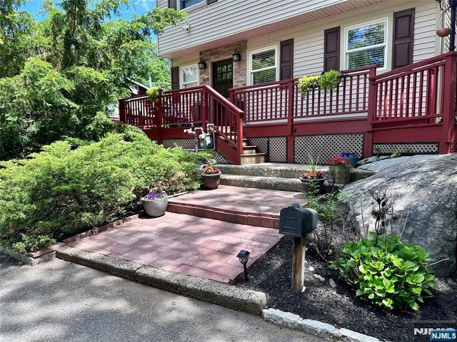 13 Oak Street, Wanaque, NJ 07420