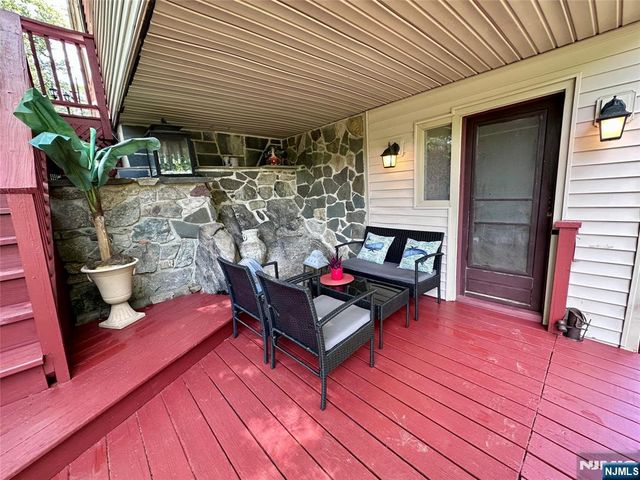 13 Oak Street, Wanaque, NJ 07420
