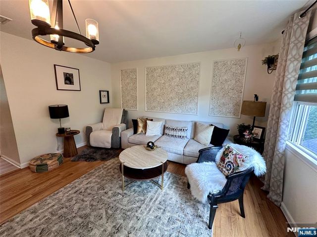 13 Oak Street, Wanaque, NJ 07420