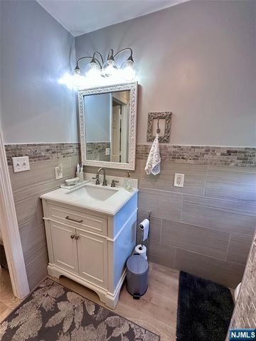 13 Oak Street, Wanaque, NJ 07420