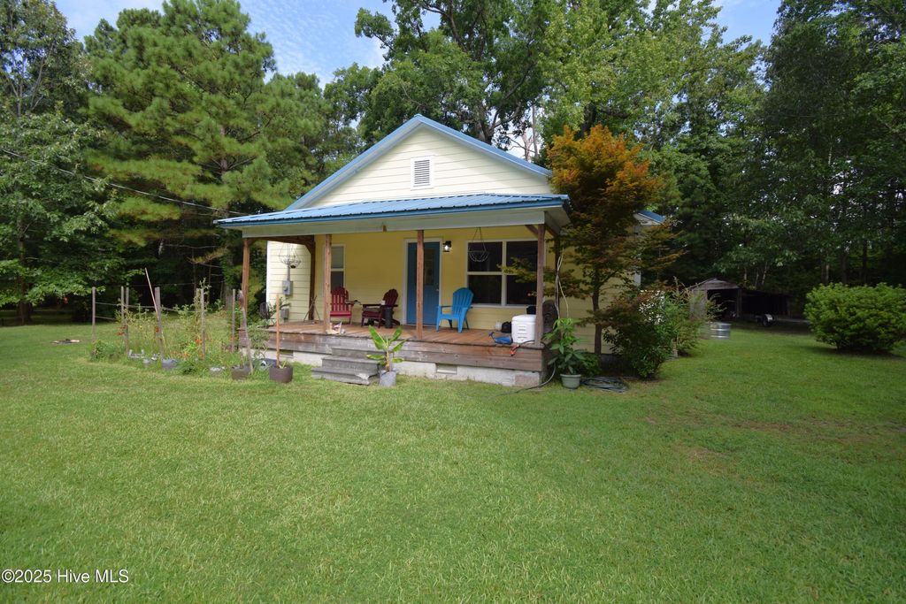 403 Styrontown Beach Road, Oriental, NC 28571