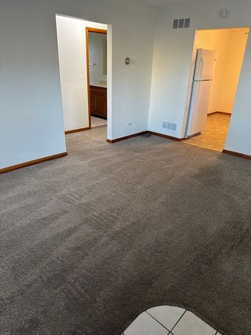 207 N LORD Avenue, Carpentersville, IL 60110