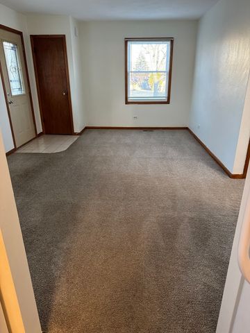 207 N LORD Avenue, Carpentersville, IL 60110